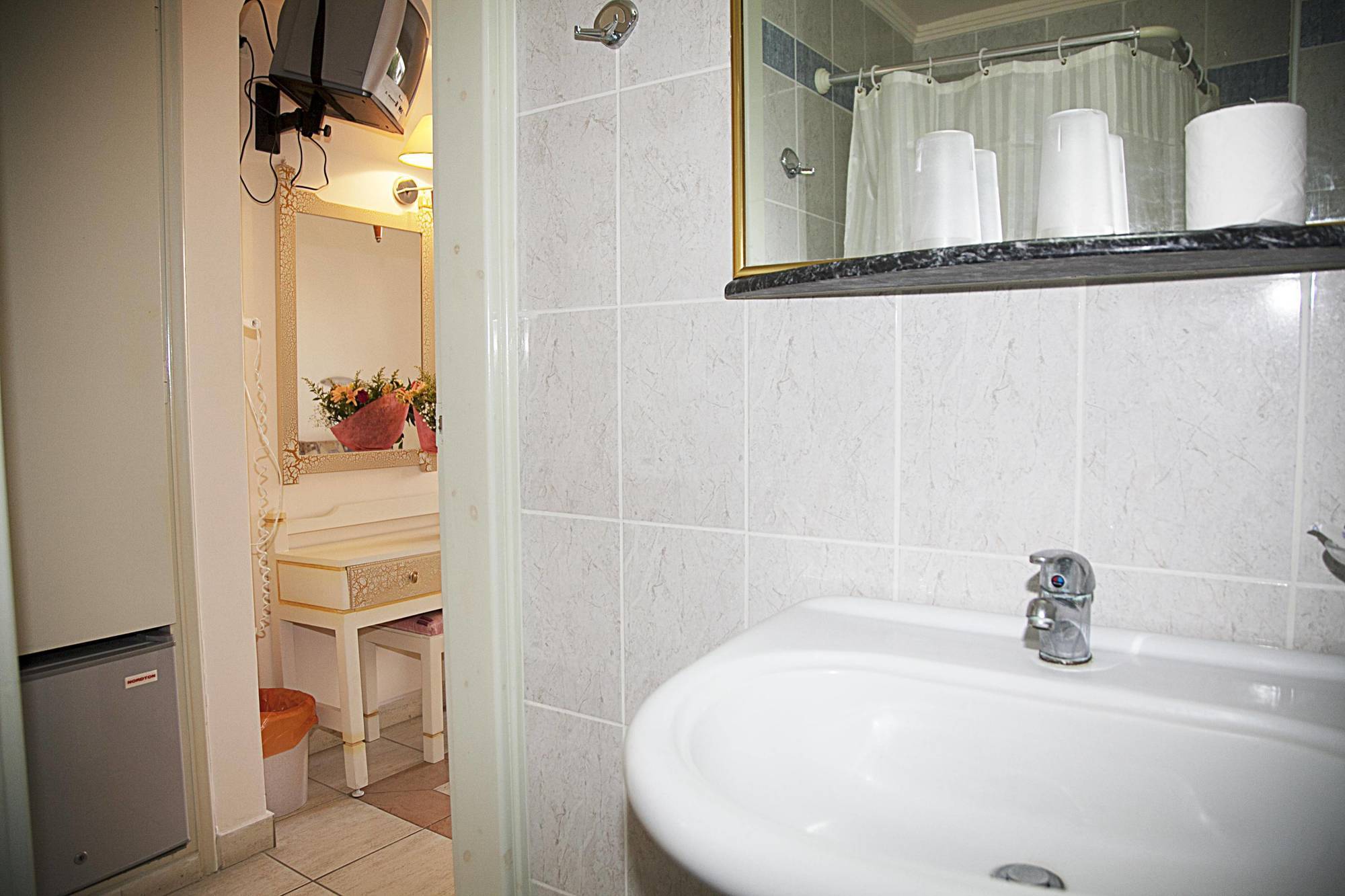 Theonia Hotel 2*